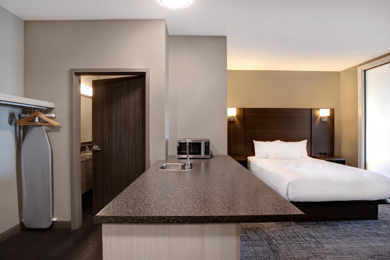 Days Inn & Suites By Wyndham Warman Εξωτερικό φωτογραφία