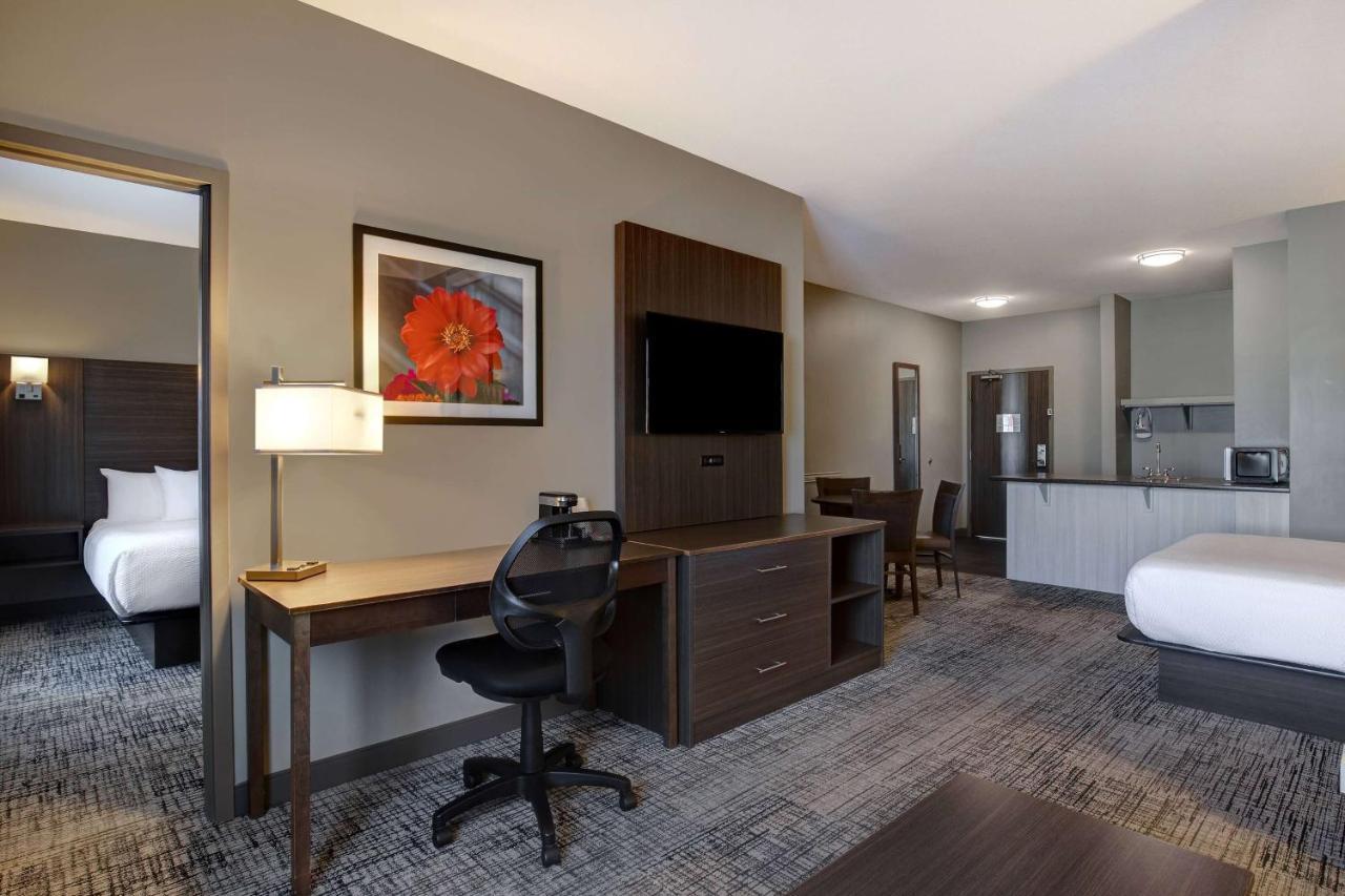 Days Inn & Suites By Wyndham Warman Εξωτερικό φωτογραφία
